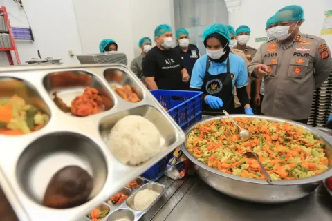 Program Makan Gratis Hasilkan 120 Juta Porsi Sampah per Minggu: Ekonomi Rugi Rp1,27 Triliun