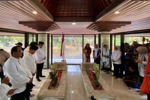 Pimpinan MPR Ziarah ke Makam Bung Hatta: Menghidupkan Kembali Warisan Ekonomi Kerakyatan Jelang HUT ke-81 RI