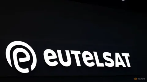 Eutelsat Optimistis Pendapatan Tumbuh, Saham Justru Tertekan Margin