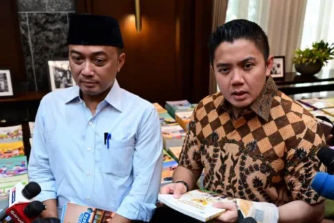 Revolusi Buku Ajar Nasional: Prabowo Targetkan Perbaikan Materi hingga Fisik Buku