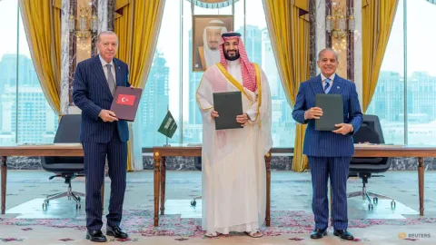 Saudi, Turki, dan Pakistan Teken Pakta Pertahanan Bersama di Mekah: Sinyal Pergeseran Arsitektur Keamanan Timur Tengah
