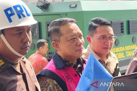Febrie Adriansyah Diperiksa Lebih dari 20 Pertanyaan, Kejagung Dalami Aliran Emas 74 Kg