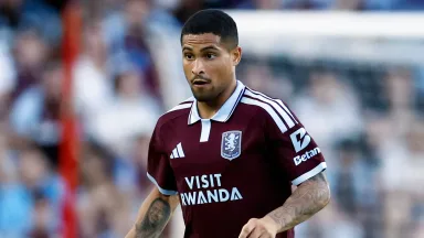 Uji Coba Lawan Bayern: Boubacar Kamara Buktikan Diri Pewaris Peran Tielemans di Aston Villa