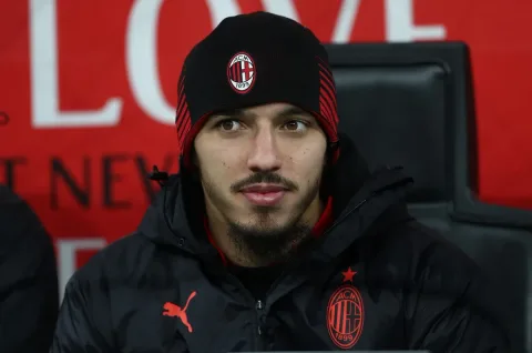 Kontrak Berakhir: Milan Resmi Berpisah dengan Bennacer, Gelandang Aljazair Dikabarkan Menuju Qatar