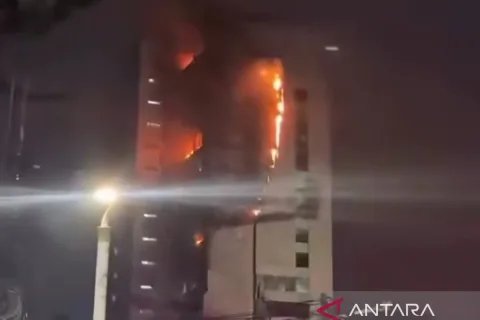 Kebakaran Melanda Gedung Bapenda DKI Jakarta, 20 Unit Damkar Dikerahkan