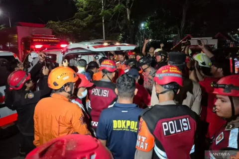 Kebakaran Gedung Bapenda DKI: Satu Korban Selamat, 100 Personel Damkar Dikerahkan