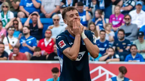 Transfer Gagal, Hoffenheim Pertahankan Fisnik Asllani: Keuntungan Tersembunyi di Tengah Krisis Cedera