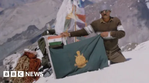 Misi Berisiko Evakuasi 'Sepatu Hijau' dari Everest: India Berupaya Pulangkan Jasad Pendaki yang Membeku 30 Tahun