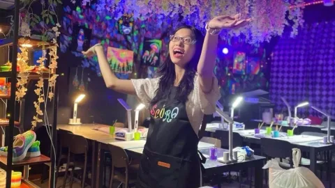 Putus Sekolah Dua Kali, Perempuan 21 Tahun Ini Raup Pendapatan Puluhan Juta dari Studio Lukis Neon