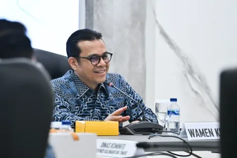Wamenkomdigi: Kampus Harus Bentengi Mahasiswa dari Ketergantungan AI Generatif