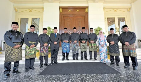 Sumpah 10 Anggota Exco Negeri Sembilan: Raja Tuanku Muhriz Ingatkan Jangan Sewenang-wenang