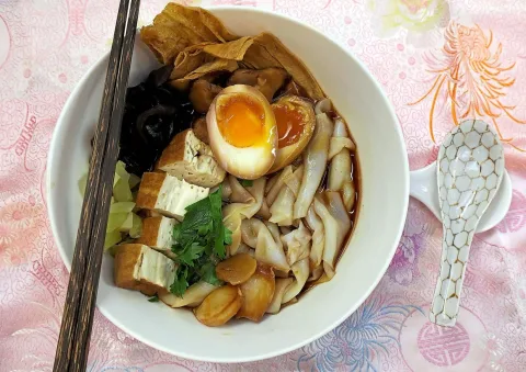 Kway Chap Vegetarian: Warisan Kuliner Teochew yang Tak Kalah Lezat
