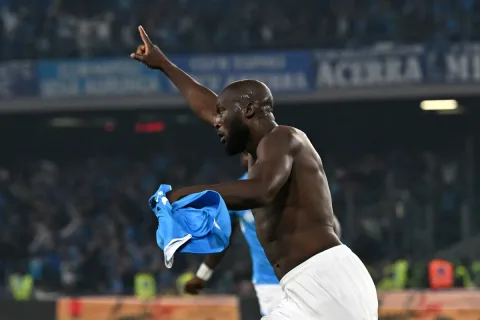 Lukaku di Persimpangan: Napoli dan Fenerbahce Bersitegang Soal Harga, Gaji Jadi Batu Sandungan