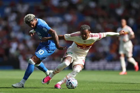 Roma Kembali Terpuruk di Inggris: Dibantai Brighton 0-3 di Laga Uji Coba