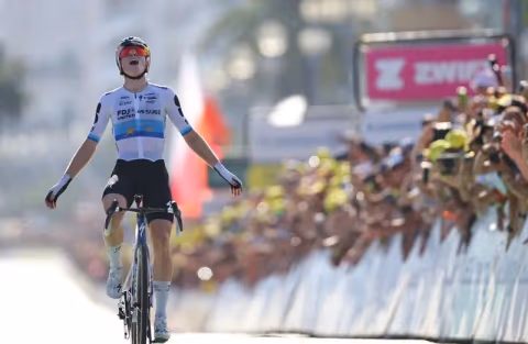 Vollering Rebut Kaus Kuning Tour de France Femmes Usai Taklukkan Etape Gunung