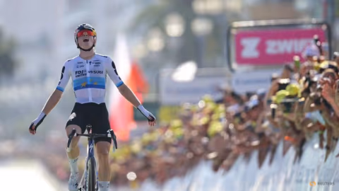 Demi Vollering Rebut Kaus Kuning Tour de France Femmes Usai Kemenangan Dramatis di Etap 8