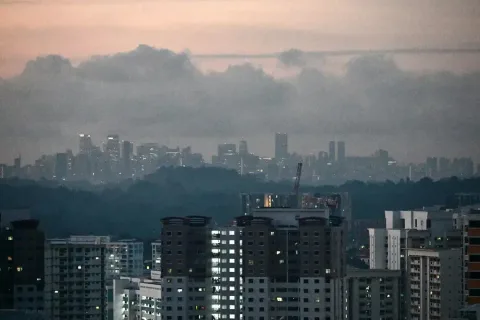 Kabut Asap Mengancam Singapura: Titik Panas di Sumatra dan Kalimantan Meningkat
