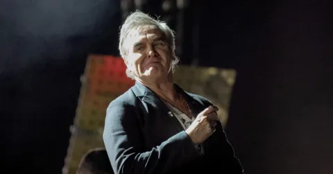 Morrissey Batalkan Empat Konser di Las Vegas: Gangguan Logistik di Balik Residensi yang Batal