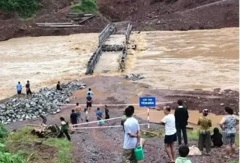 Banjir di Vietnam Utara Sapu Jembatan, 400 Rumah Terisolasi: Krisis Infrastruktur di Tengah Cuaca Ekstrem
