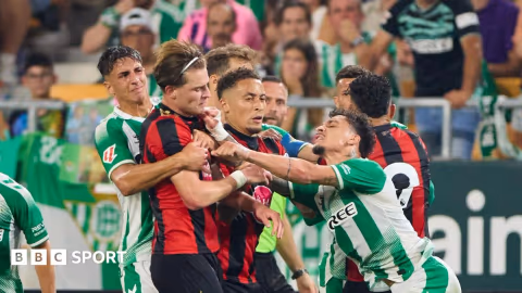 Kartu Merah Warnai Laga Uji Coba Bournemouth vs Real Betis: Imbang 2-2