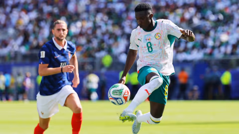 Crystal Palace Siap Tebus Lamine Camara: Investasi ยฃ40 Juta untuk Mesin Baru Lini Tengah