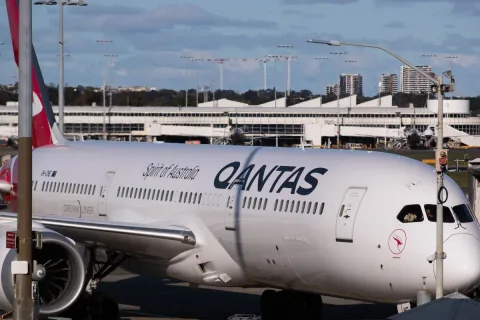 Drama di Landasan Pacu Sydney: Jetstar dan Qatar Airways Nyaris Bertabrakan, Satu Awak Terluka