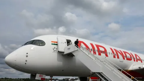 Pilot Air India Jalani Tes Narkoba Ulang Usai Penerbangan Anjlok 91 Meter