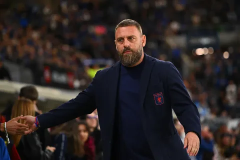De Rossi Sebut Bursa Transfer yang Masih Buka di Awal Musim sebagai 'Kebodohan Birokrasi'