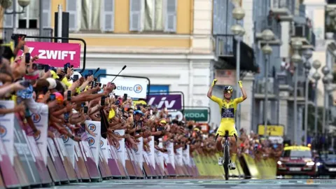 Demi Vollering Pertahankan Mahkota Tour de France Femmes: Kampiun Balap Wanita Kian Mendominasi