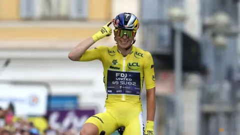Demi Vollering Pertahankan Mahkota Tour de France Femmes dengan Aksi Solo di Col d'Eze