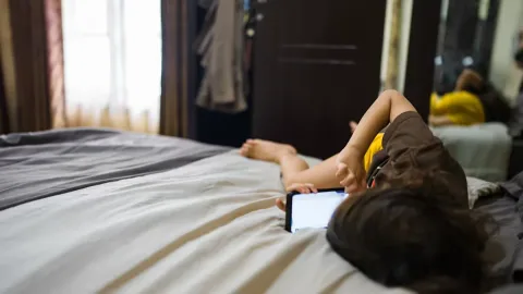 AI untuk Mengasuh Anak: Gagasan Sam Altman yang Menuai Kritik, dan Pelajaran bagi Orang Tua Indonesia