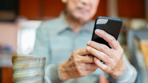 Pensiun dan Krisis Identitas: Ketika Telepon Berhenti Berdering