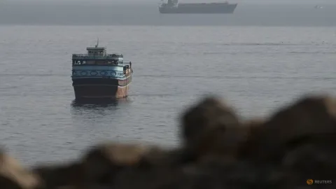 Harga Minyak Menguat di Tengah Ketidakpastian Pembukaan Selat Hormuz