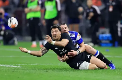 All Blacks Kehilangan Billy Proctor: Patah Tulang Bahu di Afrika Selatan, Peluang Richie Mo'unga Terbuka