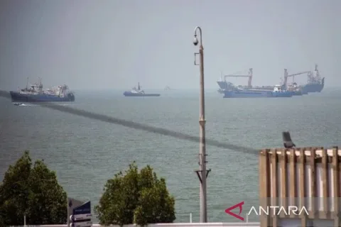 Iran Majukan RUU Larangan Kapal AS-Israel di Selat Hormuz: Ketegangan Baru di Jalur Minyak Dunia