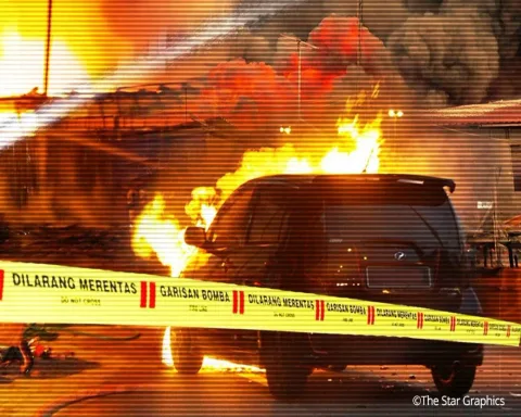 Mobil Terbakar di Jembatan Penang, Wanita 29 Tahun Selamat: Kronologi dan Pelajaran Keselamatan