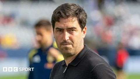Iraola Mulai Ukir Gaya Baru Liverpool: Chaos ala Bielsa demi Kejayaan Premier League