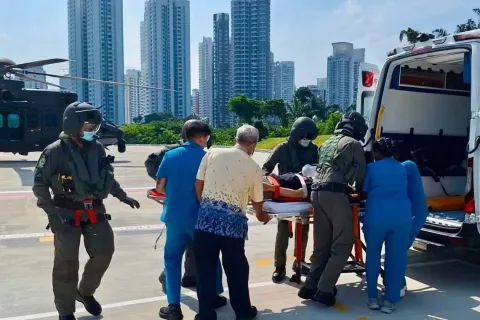 RSAF Helikopter Evakuasi Kru Kapal Sakit di Tengah Laut: Operasi Penyelamatan yang Menegangkan