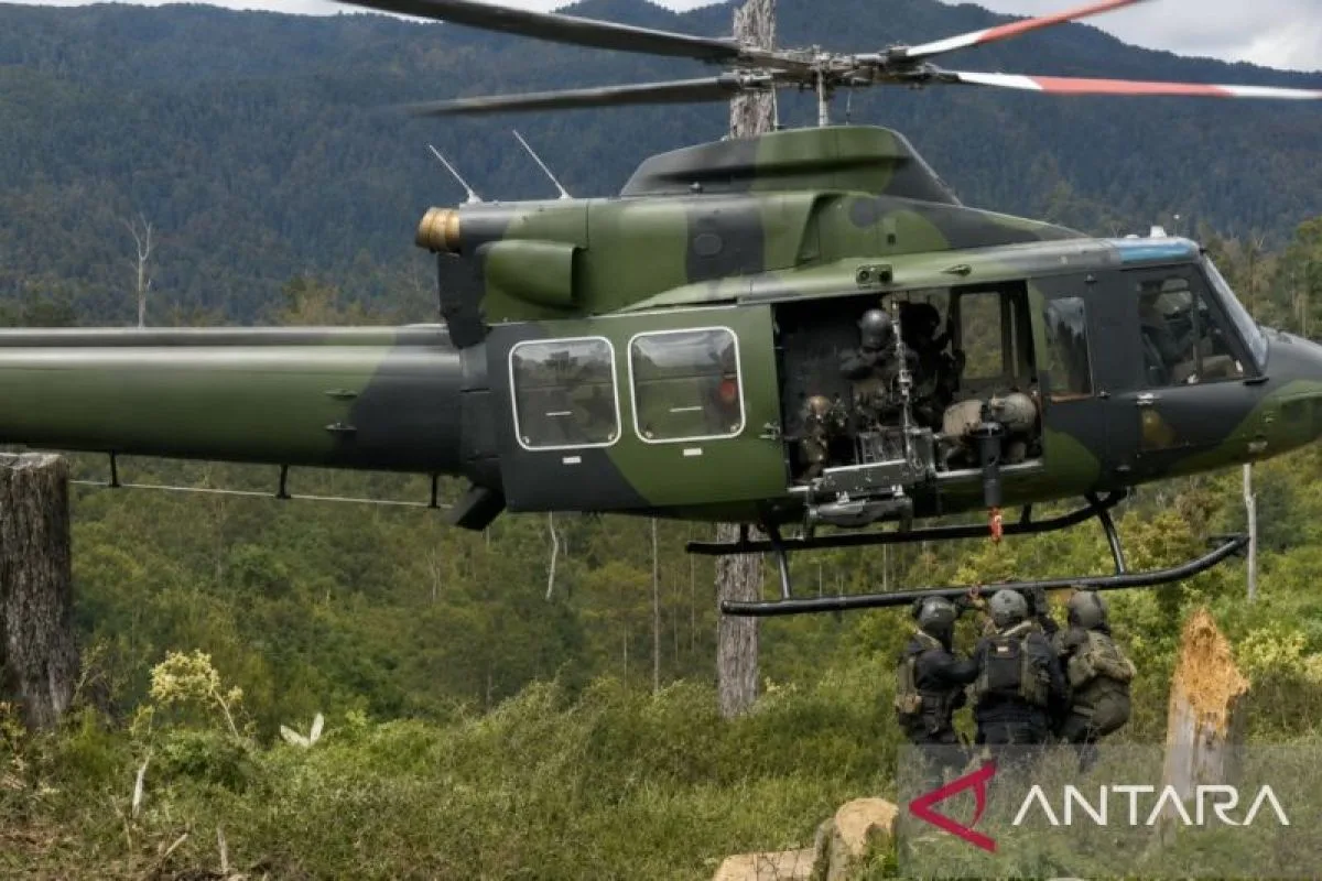 Evakuasi Darurat di Papua Tengah: TNI Angkut Warga Terisolasi dari Bayang-Bayang OPM