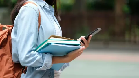 Filipina Siap Larang Media Sosial untuk Anak di Bawah 16 Tahun: Antara Melindungi atau Menjerumuskan?