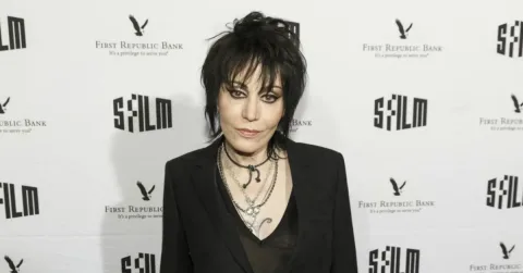 Joan Jett Jalani Operasi Tulang Belakang, Dua Konser September Dibatalkan