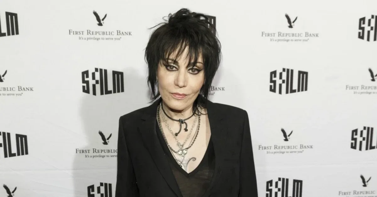 Joan Jett Jalani Operasi Tulang Belakang, Dua Konser September Dibatalkan
