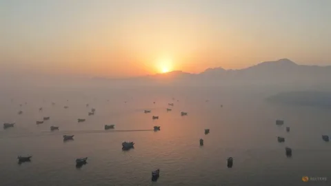 Harga Minyak Menguat Tipis di Tengah Ketegangan Hormuz: Iran Beri Sinyal Tak Mudah Berdamai