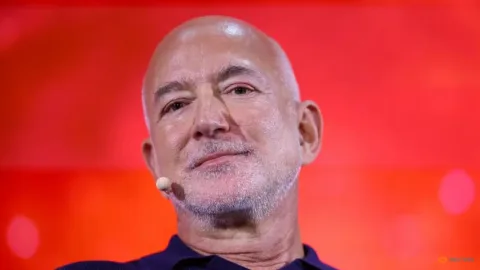 Jeff Bezos Siap Caplok Sepertiga Saham Liverpool, Nilai Klub Tembus Rp95 Triliun