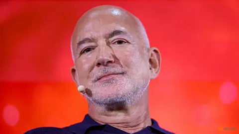 Jeff Bezos dan Konsorsium Dikabarkan Segera Kuasai Sepertiga Saham Liverpool: Valuasi Tembus Rp95 Triliun