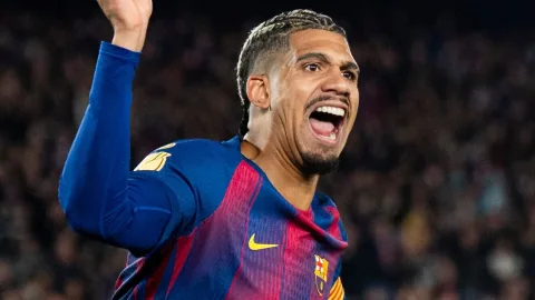 Liverpool Amankan Araujo dengan Skema Pinjam: Solusi Darurat Lini Belakang atau Investasi Jangka Panjang?