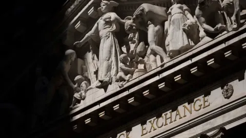 Pasar Saham Global Mixed, Harga Minyak Melonjak Imbas Ketegangan Hormuz: Dampaknya ke Indonesia?