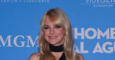 Anna Faris Buka Suara soal Mom Guilt: Tekanan Jadi Ibu di Los Angeles dan Harapan untuk Generasi Mendatang