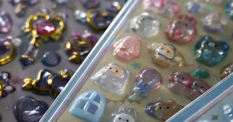 Fenomena Stiker Bonbon Drop di Jepang: Nostalgia yang Menggerakkan Pasar dan Memicu Perburuan Palsu