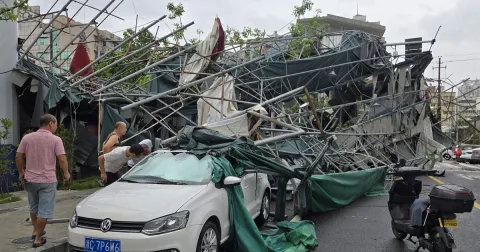 Badai Tropis Dolphin Lumpuhkan Shanghai: 900 Penerbangan Batal, 760 Ribu Warga Mengungsi